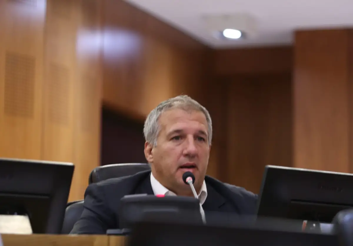 El legislador José Macome.