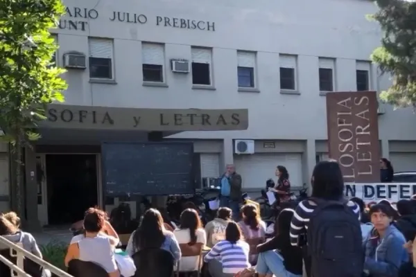 Filosofía y Letras de la UNT prepara clases públicas y un ruidazo contra el veto de Milei