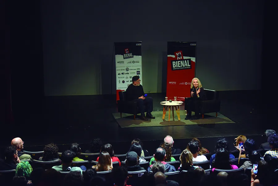 AUDITORIO COMPLETO. La estadounidense Diana Taylor presentada por Julio Pantoja) brindó una charla que fue seguida atentamente.