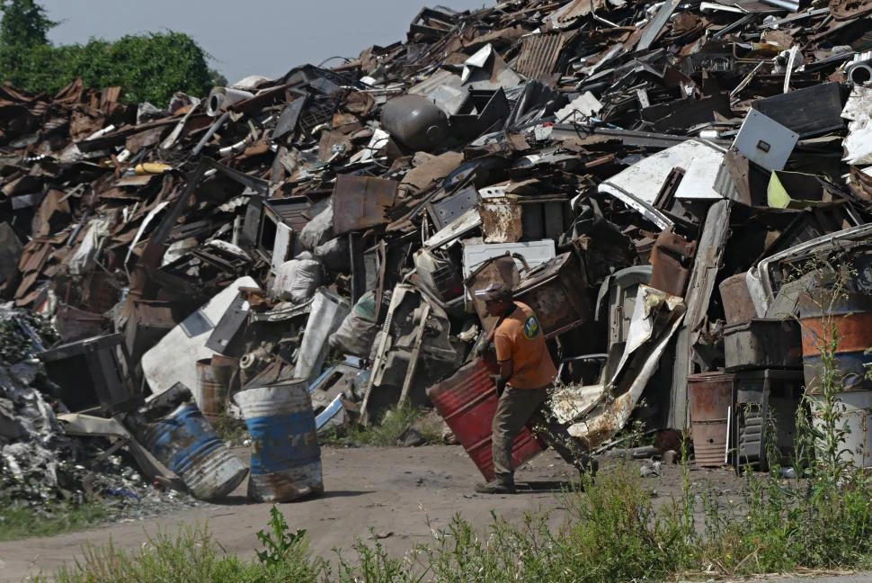 INSOSTENIBLE. Los vecinos de Río Seco están muy preocupados por las implicancias que tiene la chatarra. 