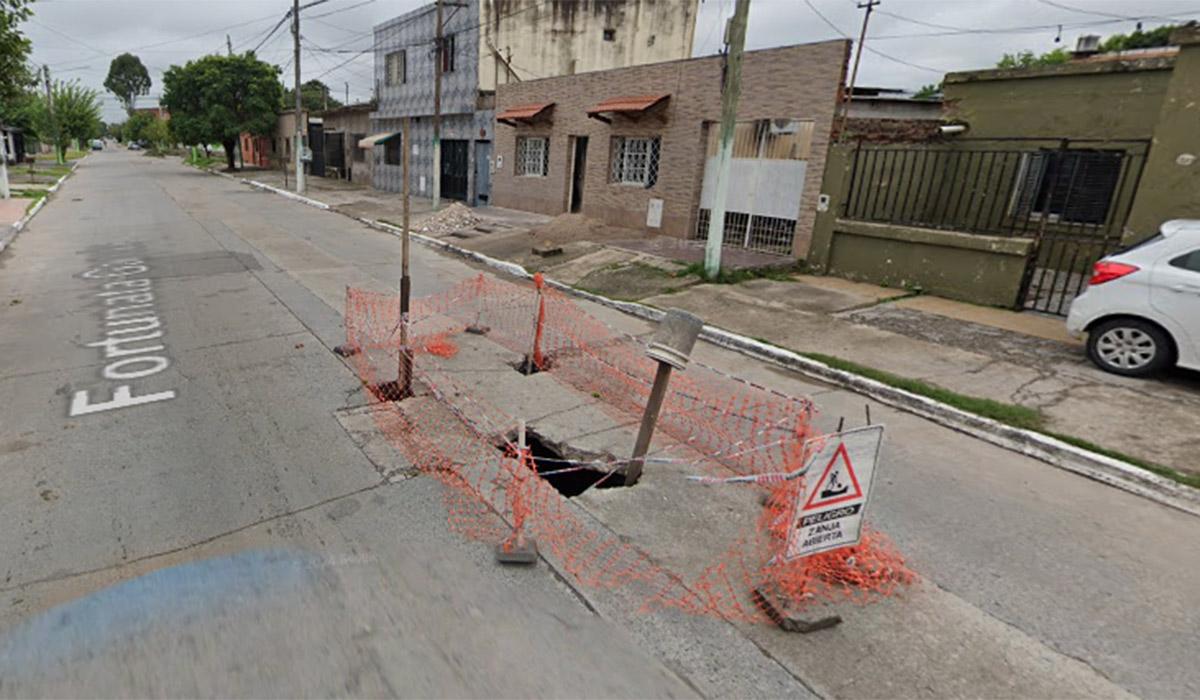 ARCHIVO. Una imagen tomada por Google Maps permite advertir que los problemas en el pavimento, en Fortunata García al 1.600, tienen al menos un año de antigüedad.