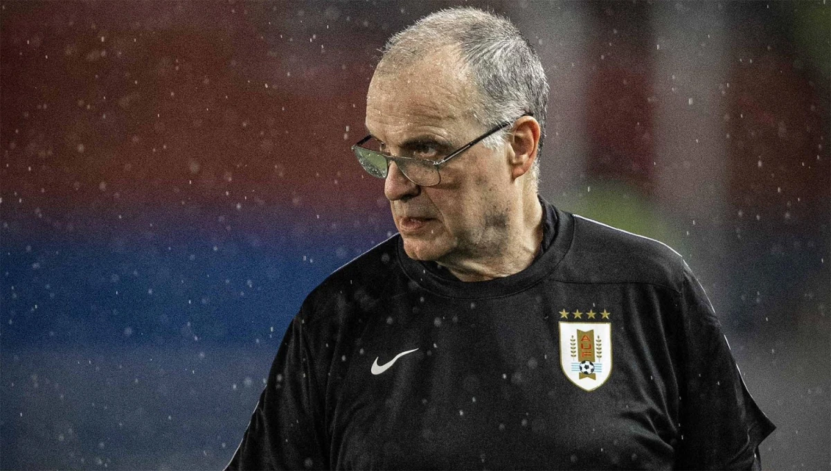 DURA PRUEBA. En medio de los cuestionamientos, Marcelo Bielsa y la selección uruguaya visitarán a Perú por las eliminatorias 2026.