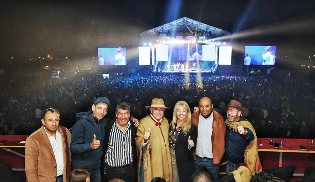 Dimes y diretes de la política: una foto de unidad en la Fiesta del Caballo