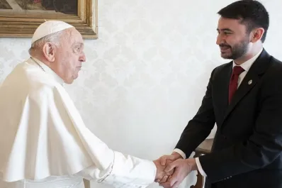 Tras reunirse con Francisco, el secretario de Culto cuestionó a los sectores que partidizan la figura del Papa