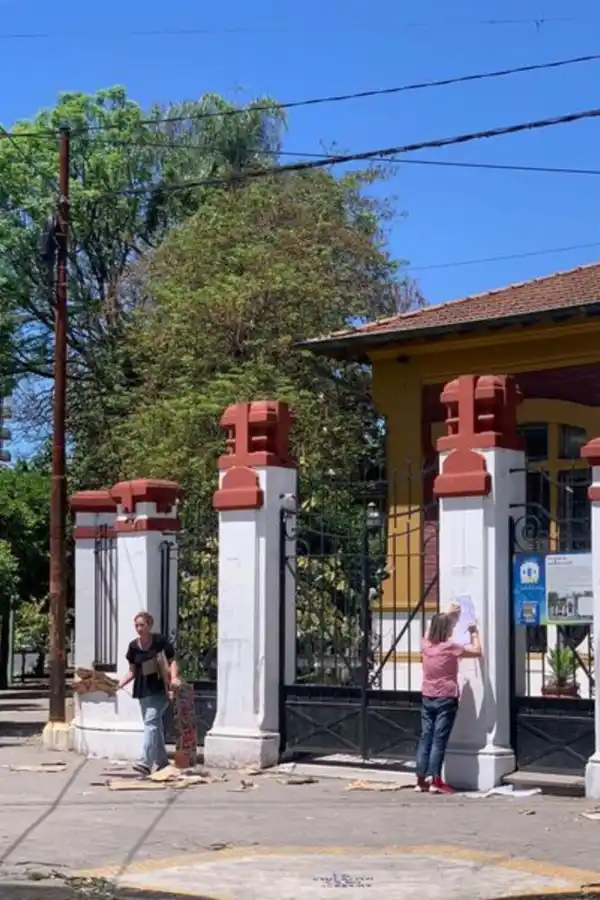 Facultad de Artes: vandalizaron los carteles que habían colocado los estudiantes en rechazo al veto