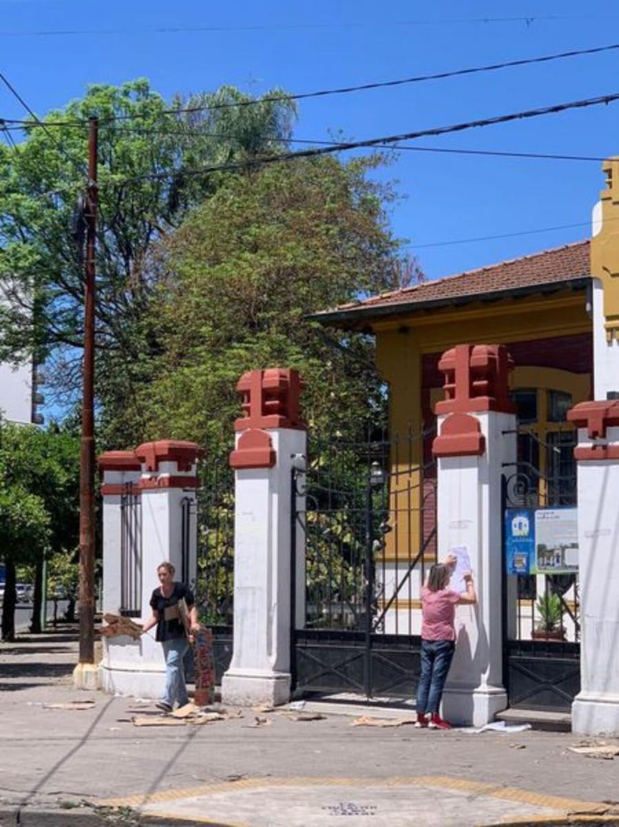 Facultad de Artes: vandalizaron los carteles que habían colocado los estudiantes en rechazo al veto