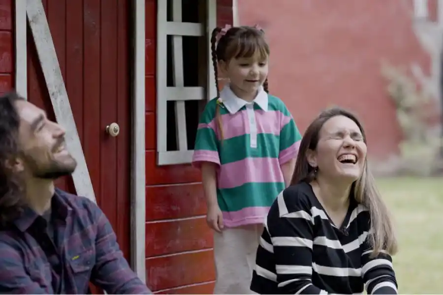 Lupe junto a su mamá y a su papá