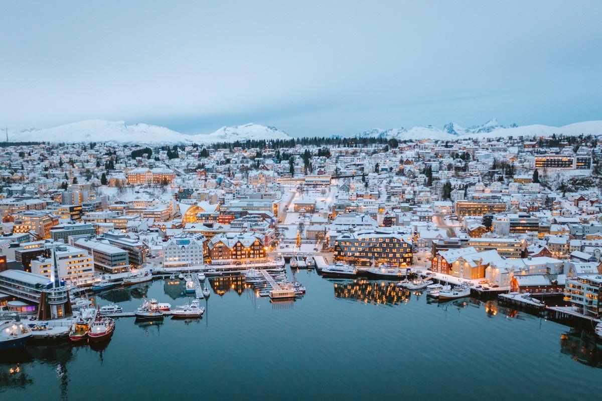 Un centro comercial y algunas calles de compras proporcionan todo lo que se necesita en la ciudad de Tromsø