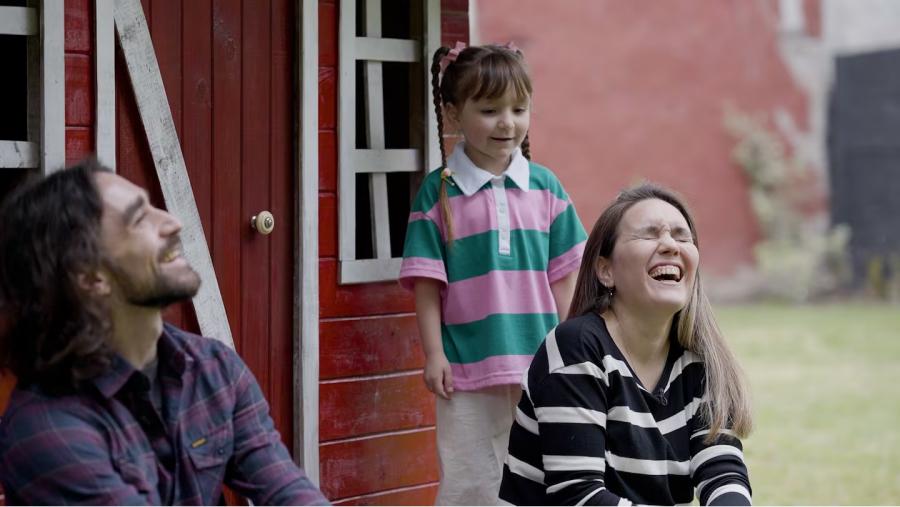 Lupe junto a su mamá y a su papá