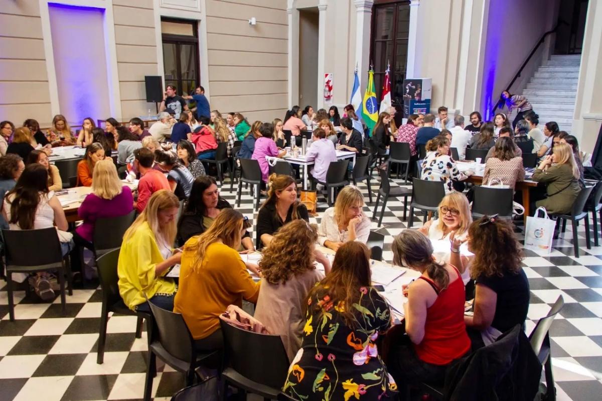 MESAS DE DIÁLOGO. Hubo debates productivos y se compartieron experiencias en el Encuentro de Cultura Infancia realizado en Córdoba.