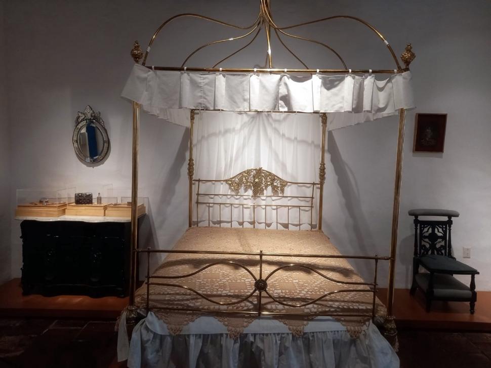 MOVILIARIO HISTÓRICO. La cama que perteneció a Lucía Aráoz.