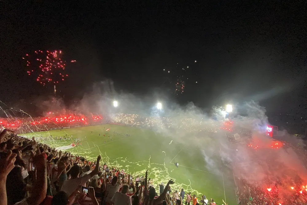 EXPECTANTES. Los hinchas de San Martín espera ansiosos la confirmación del escenario para la gran final de la Primera Nacional.