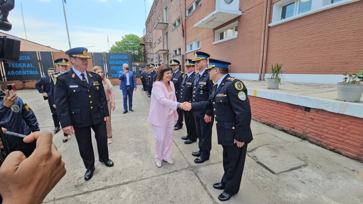 Patricia Bullrich saludó al personal de la Agencia Regional de la Policía Federal