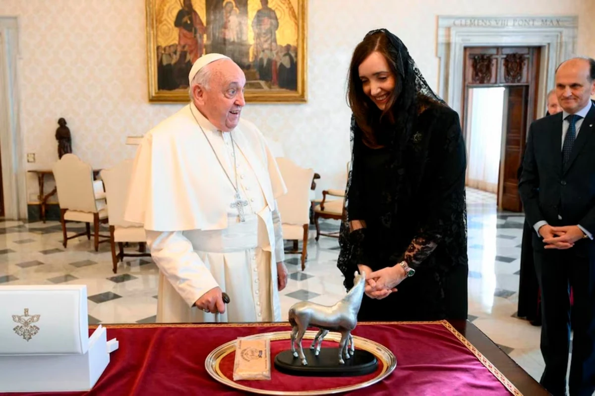 Victoria Villarruel y el papa Francisco, en el Vaticano. Foto Gentileza de Infobae..