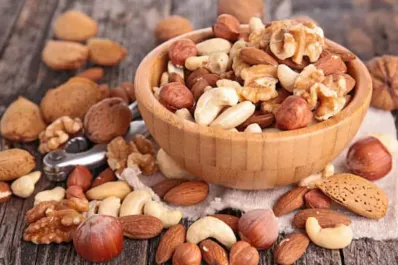 Los tres frutos secos que promueven la producción de colágeno