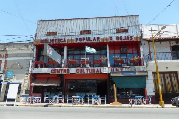 El Centro Rojas de Aguilares no cierra, pero se muda