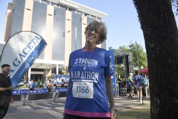 21K LA GACETA: Con 75 años, completó los 10K junto a su hijo