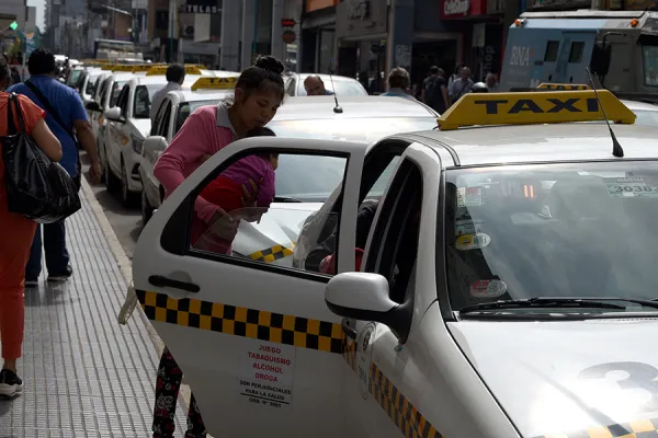 Una medida nacional agravaría la crisis del sector, dicen los taxistas