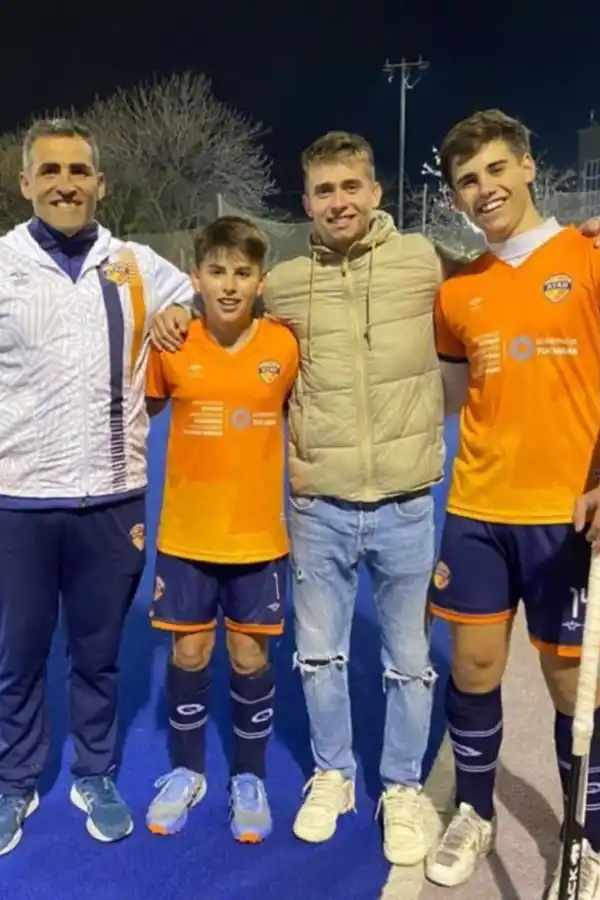 Proviene de una familia de jugadores de hockey, su hermano fue campeón del mundo, y disputará el Argentino de Selecciones Sub-19 con Tucumán