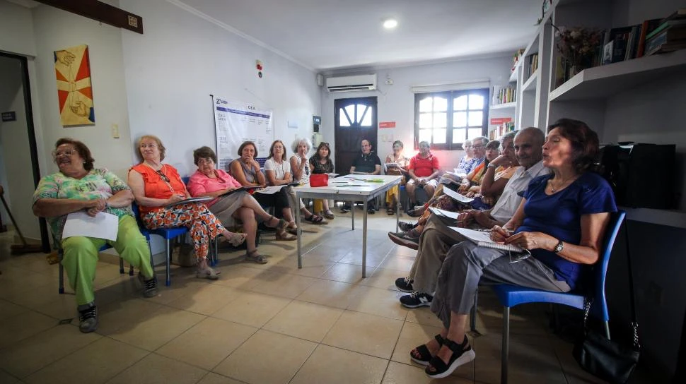 CASA LEÓN. Una de las actividades para prevenir el alzheimer que se realiza con el “Neurogym”.