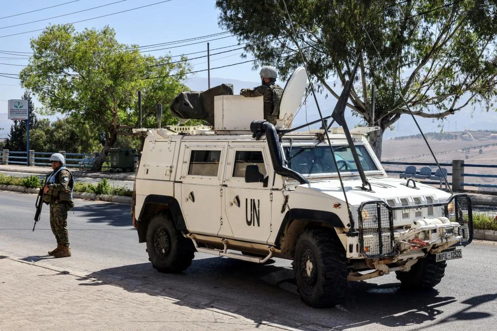 PATRULLA. El contingente español de las fuerzas de paz recorre la ruta Jdeideh-Marjeyoun, en el sur de Líbano.  