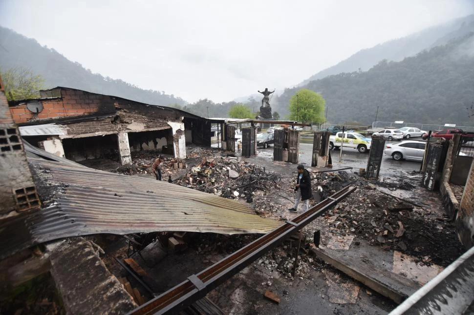 SINIESTRO. Los puestos de artesanías se incendiaron a fines de agosto. 