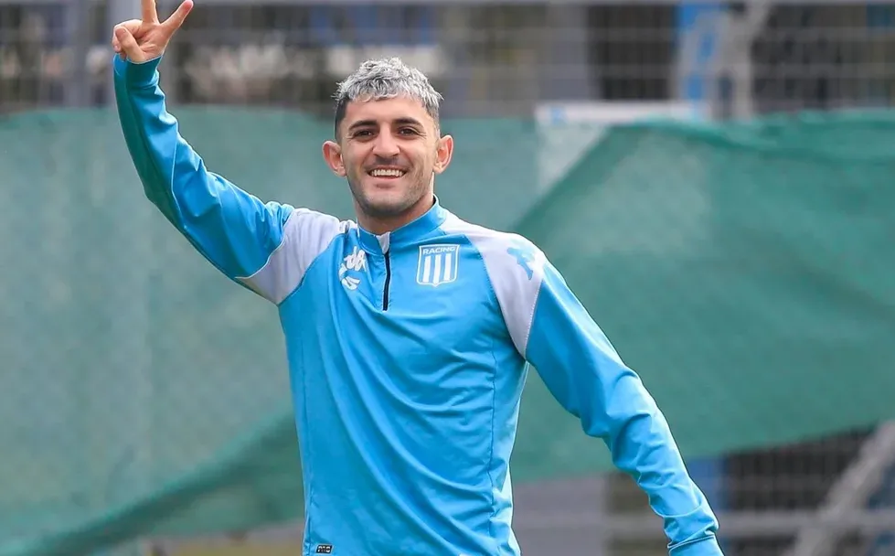 Un jugador de Racing disparó contra Bielsa: “Debería mirar más el fútbol argentino”