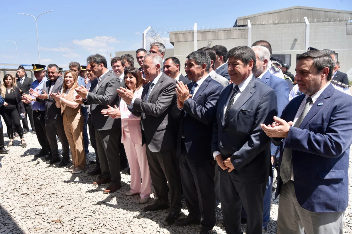 El gobernador Osvaldo Jaldo, junto con la ministra de seguridad, Patricia Bullrich, y el vicejefe de Gabinete del interior, Lisandro Catalán, visitaron el complejo penitenciario de Benjamín Paz.  LA GACETA / INÉS QUINTEROS ORIO