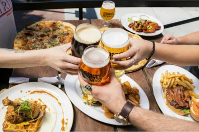 Qué alimentos no se recomienda comer con cerveza y por qué