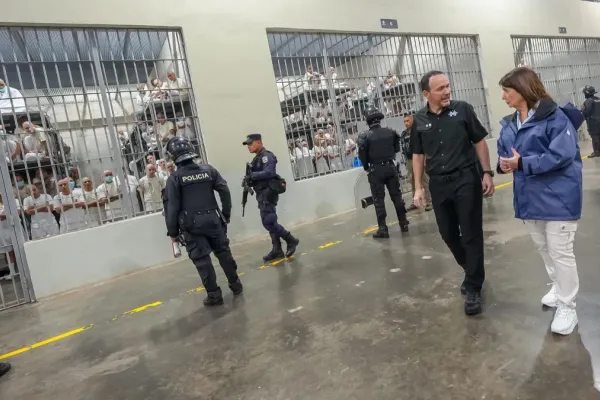 ¿Cómo son las cárceles de Bukele en El Salvador?: el régimen de Benjamín Paz será similar en algunos puntos