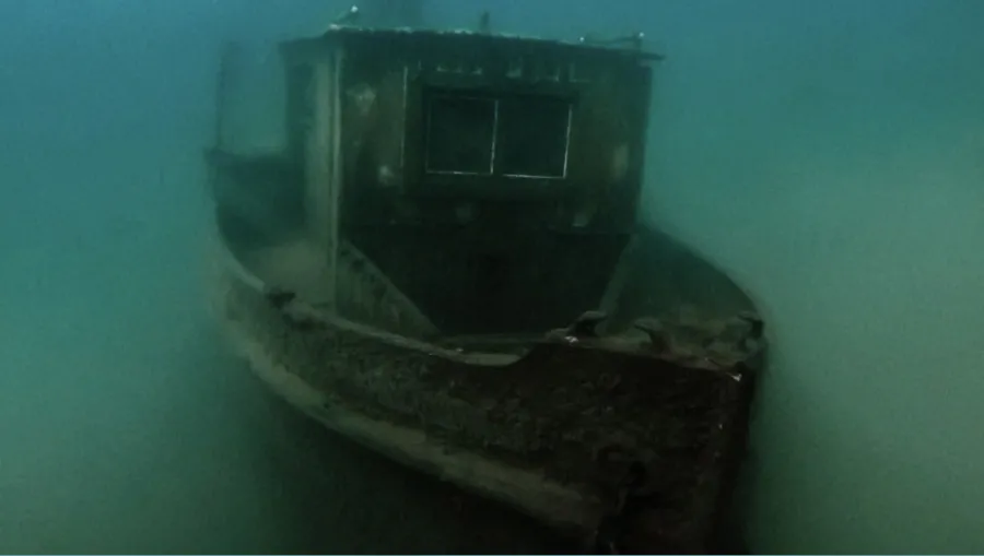 Primera imagen subacuática del Helvecia en las profundidades del lago Nahuel Huapi 