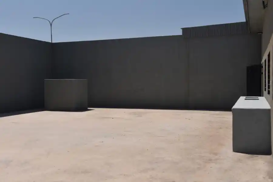 EL PATIO. El lugar, con un baño a cielo abierto, donde serán los recreos.