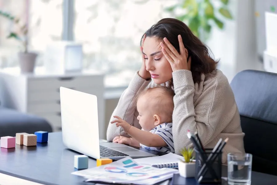 MATERNIDAD Y CARRERA. Cada vez son más las jóvenes argentinas que deciden no tener hijos: ocho tucumanas compartieron su visión al respecto./CANVA