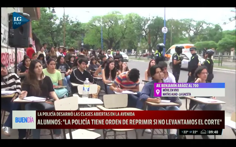 ANTES DEL DESALOJO. La clase pública de este 16 de octubre en la avenida Benjamín Aráoz antes del accionar policial. / CAPTURA DE PANTALLA