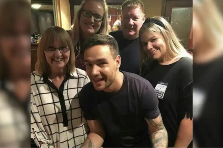 Liam Pyne junto a su familia