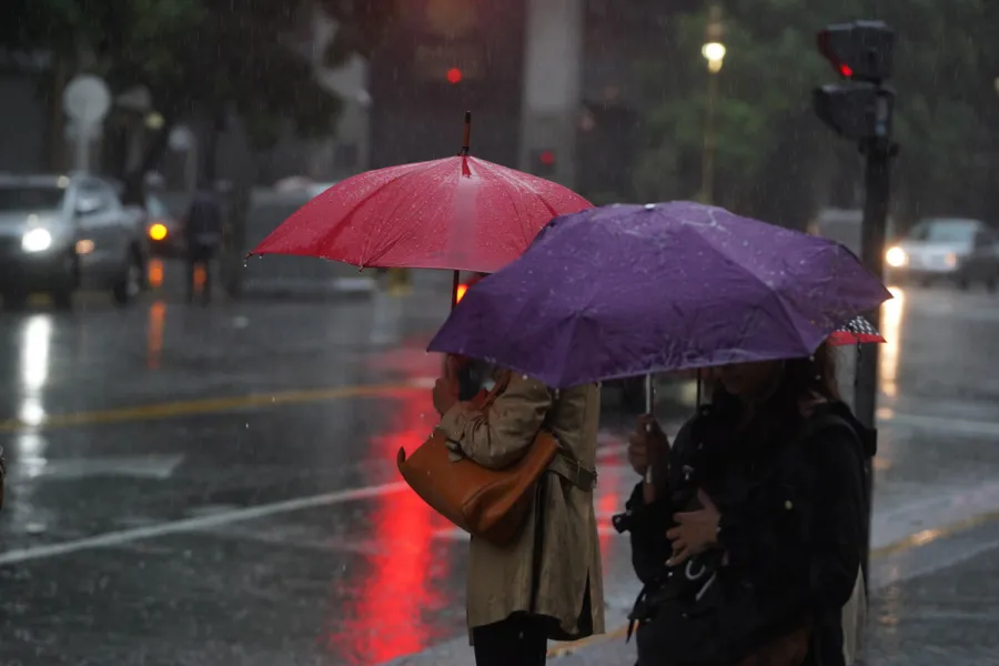 Rige una alerta por tormentas y fuertes vientos en algunas zonas del país