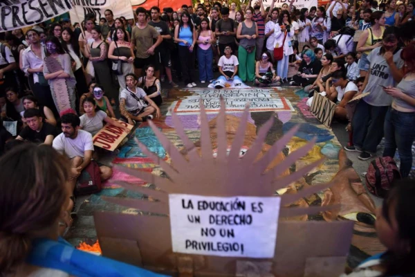 Estudiantes alzaron la voz en la plaza Independencia