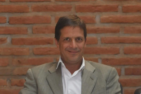 Revuelo en Yerba Buena: Casanova se fue de la Intendencia y renunció a su banca como edil