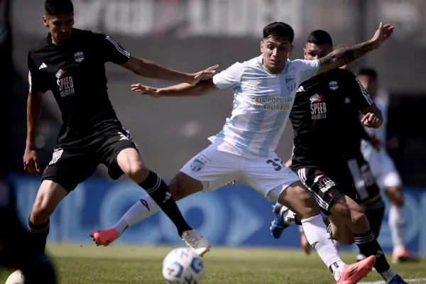 Riestra le propinó dos cachetazos a Atlético Tucumán que sigue sumido en su crisis deportiva