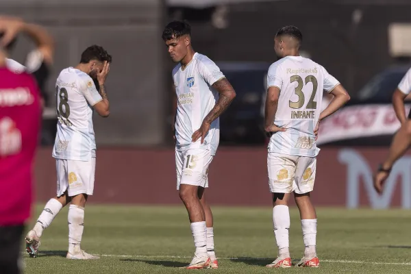 Con Ferrari y Acosta como únicos aprobados, así fue el 1x1 de Atlético Tucumán en su derrota con Riestra