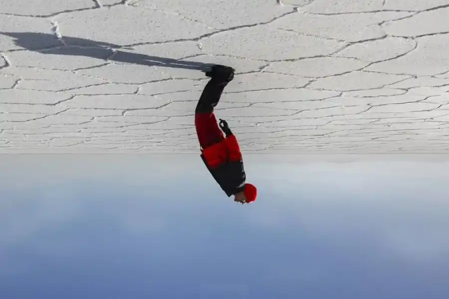 Duki lanzó “Barro”, el single de su nuevo álbum que incluye la voz de Luis Alberto Spinetta