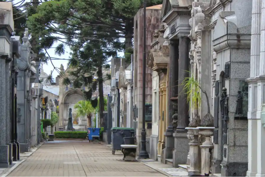 El Cementerio de la Recoleta recibe miles de visitantes por día