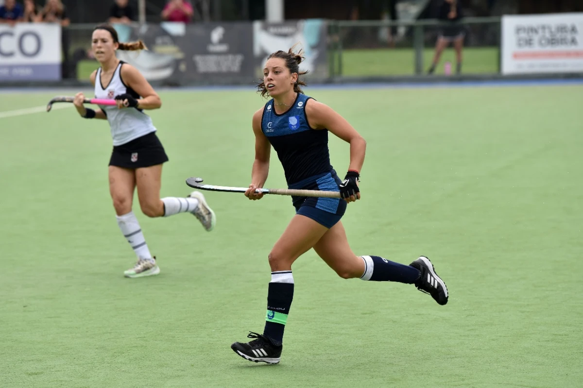 LÍDER. Juana Castellaro durante uno de los partidos de Buenos Aires. La defensora, que también fue campeona de los Juegos Panamericanos con Las Leonas, es la capitana de su seleccionado.