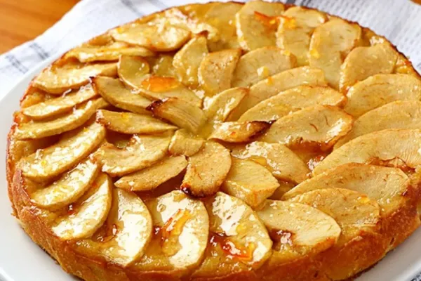 Sencilla y saludable: cómo hacer la tarta matera de manzana con solo dos ingredientes