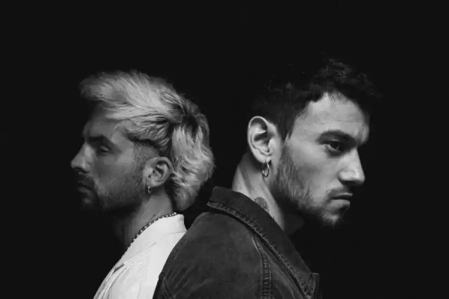 Lo que está sonando: un lazo para celebrar: Duki y Spinetta