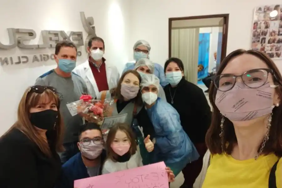 CONTENCIÓN. Magnano, rodeada de familiares y de profesionales.