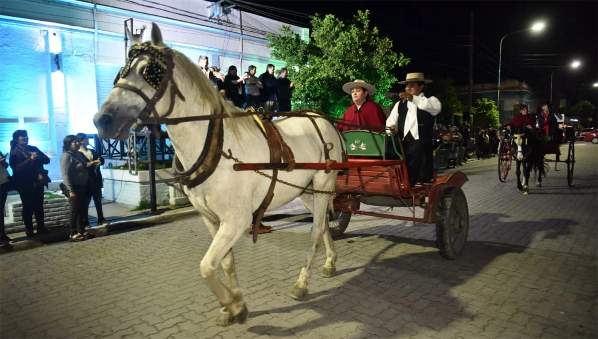 POR LA CIUDAD. La apertura del Festival del Sulky contó con un desfile el pasado viernes.