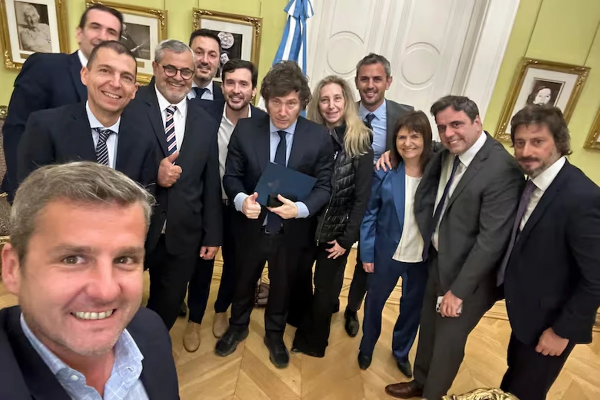 Interna y selfie con Milei: diputados radicales están al borde de una ruptura en el bloque