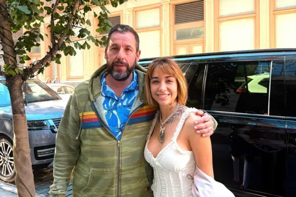 Encuentro inesperado en Nueva York: qué le dijo Adam Sandler a María Becerra