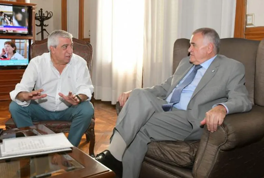 Roque Álvarez, con el gobernandor, Osvaldo Jaldo.